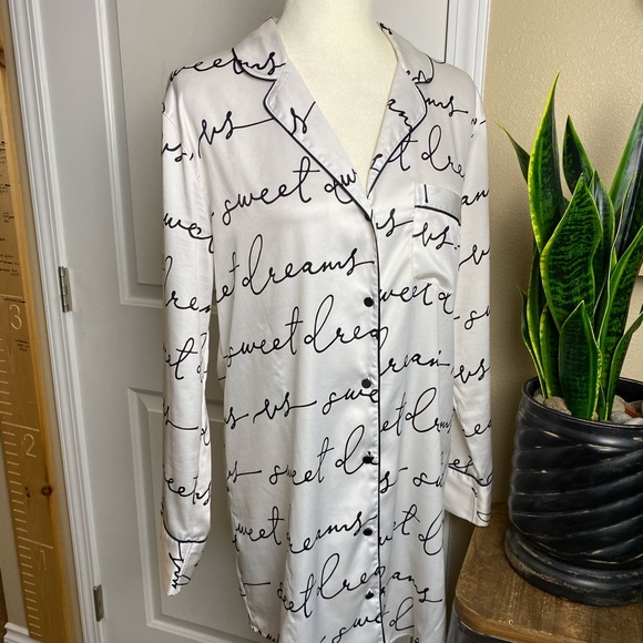 Victoria’s Secret White Silky Sweet Dreams Night Shirt - Picture 5 of 12
